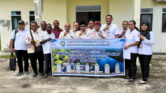 
 Foto bersama usai monev di FKUB Teluk BIntuni, Rabu.