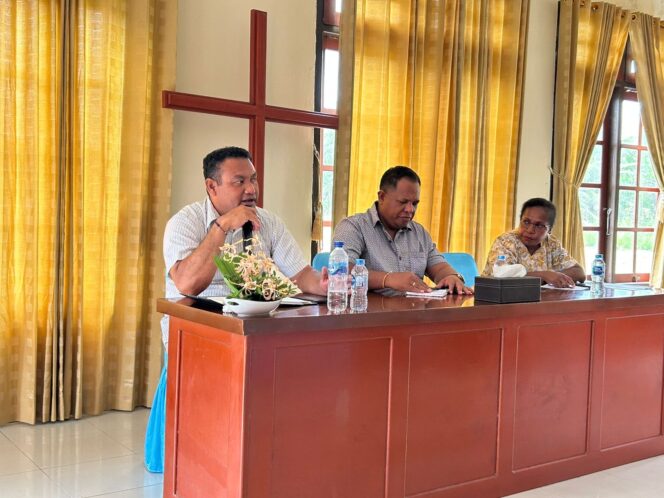 
 Suasana rapat tim kerja membahas kesiapan pembekalan dan pelantikan pengurus FGM GKI Teluk Bintuni, Sabtu pekan lalu.