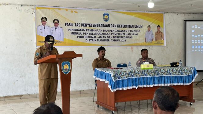 
 Pembukaan kegiatan fasilitasi penyelenggaraan ketentraman dan ketertiban umum yang digelar pemerintahan Distrik Manimeri, Selasa (18/11/2025). 