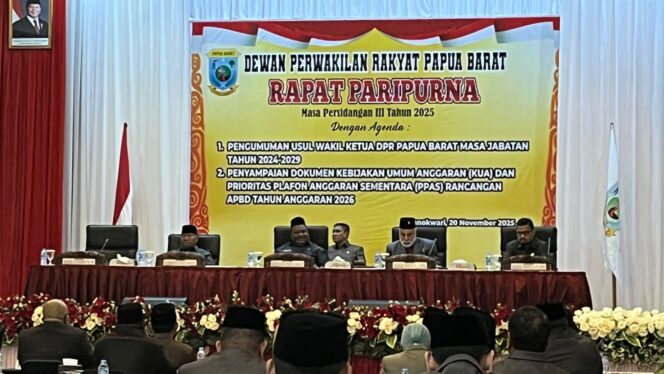 
 Pembukaan Paripurna DPRP Papua Barat masa persidangan ke III tahun 2025 di salah satu hotel di Manokwari. 