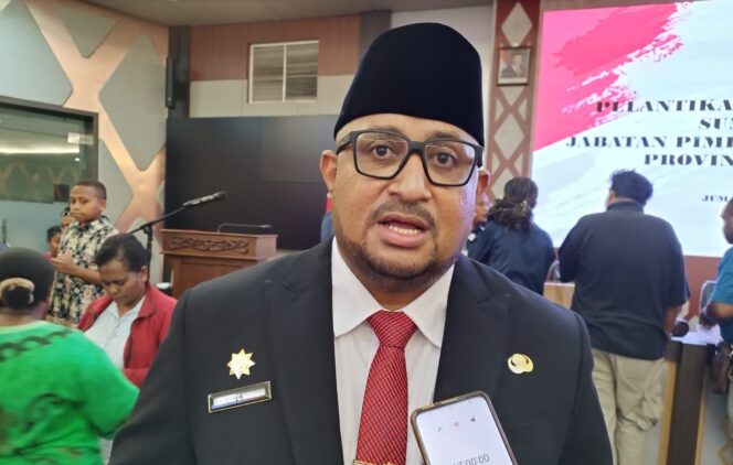 
 Kepala Badan Kesbangpol Provinsi Papua Barat, Rheinhard C. Maniagasi
