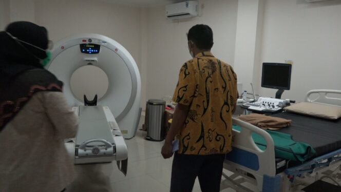 
 CT Scan yang dimiliki RSUD Teluk Bintuni saat ini. Kedepan, RSUD berencana meningkatkan kapasitas mesin CT Scan guna peningkatan mutu layanan di rumah sakit.  