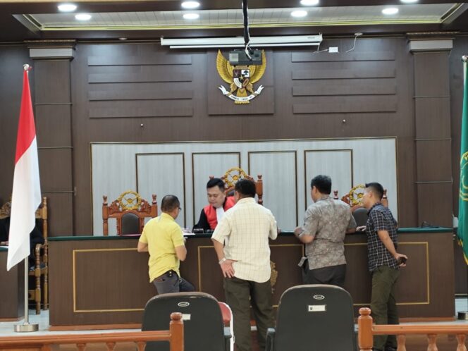 
 Suasana di ruang sidang utama Pengadilan Negeri Sorong