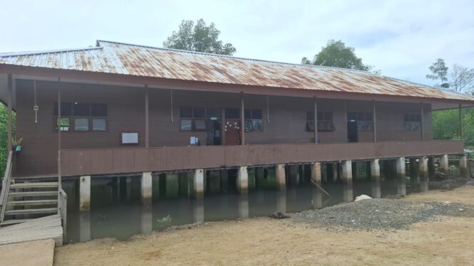 
 Tiga ruang kelas yang dibangun Pemkot Sorong untuk mendukung kegiatan belajar mengajar di SD Kristen Kairos