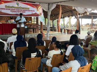 Kepala Badan Kesbangpol Papua Barat, Rheinhard C. Maniagasi, S.STP, M.Si saat memberikan sambutan. Dia menekankan soal merawat kebersamaan demi meningkatkan kualitas pelayanan publik.