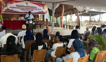Kepala Badan Kesbangpol Papua Barat, Rheinhard C. Maniagasi, S.STP, M.Si saat memberikan sambutan. Dia menekankan soal merawat kebersamaan demi meningkatkan kualitas pelayanan publik.