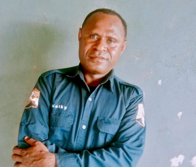 
 Direktur Penanganan Perkara YLBH Sisar Matiti, Melkianus Indouw