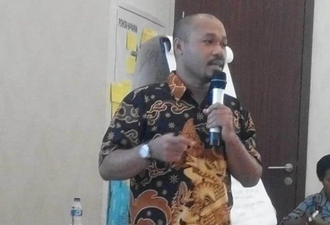 
 Victor Rumere, Dosen Prodi Ekbang FEB Unipa | Ketua Mata Garuda Wilayah Papua Barat | 
Ketua ISEI Manokwari Koordinator Papua Barat