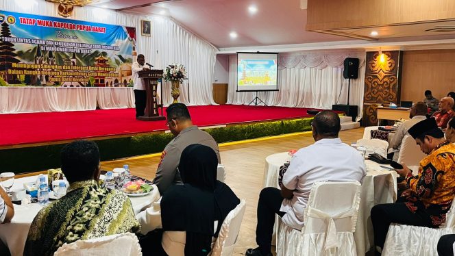 
 Sekda Papua Barat, Ali Baham Temongmere saat menyampaikan sambutan