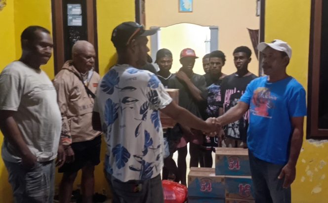 
 NasDem Teluk Bintuni Salurkan Bantuan Sembako untuk Peserta Sebyar Cup I 2026