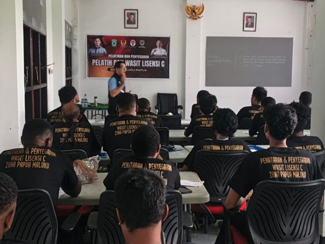 
 Tingkatkan SDM, tampak suasana pelatihan pelatih dan wasit zona Maluku-Tanah Papua yang diselenggarakan di Manokwari. 