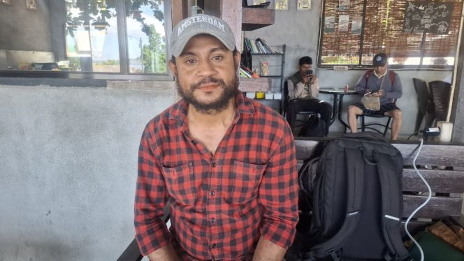 
 Direktur Eksekutif Yayasan BUPASO, 
Eferth Willem Wanma