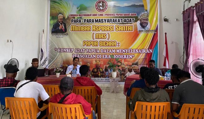 
 Thomas Malak Ajak Masyarakat Jadikan Adat Sebagai Jembatan Kedamaian