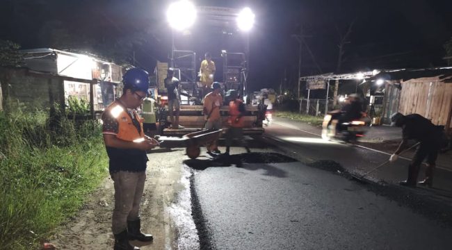 Preservasi Ruas Jalan Drs. Esau Sesa di Manokwari. Komitmen BBPJN Papua Barat-Papua Barat Daya menyediakan insfrastruktur jalan yang mantap dan aman jelang event Nasional. 