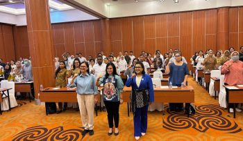 BPJS Kesehatan Cabang Jayapura dalam kegiatan pelatihan “Pelayanan Prima (Service Excellence) & Professional Communication for Healthcare bersama Ika Palimbunga, S.S., M.Par., CPS., CSE, selaku Founder & CEO Pesona Pariwisata Papua Training Center. 