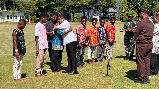 
 Bupati Anisto Jamin Kebutuhan Dasar Para Mantan Simpatisan KKB