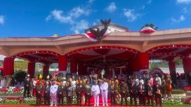Foto bersama jajaran Bakesbangpol Papua Barat bersama Forkopimda seusai upacara. Momen ini seluruh jajaran Bakesbangpol menggunakan pakaian adat dari berbagai daerah di Indonesia