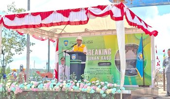 Bupati Anisto saat memberikan sambutan di acara Ground Breaking Pelabuhan Babo, Rabu (5/8/2026)