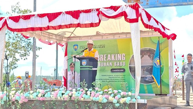 
 Bupati Anisto saat memberikan sambutan di acara Ground Breaking Pelabuhan Babo, Rabu (5/8/2026)