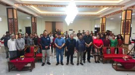 Filep Wamafma bersama Ketum JMSI, Teguh Santosa usai menggelar kuliah umum di IIHTP Manokwari. 