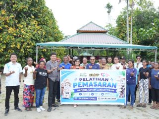PT PLN IUP Maluku Papua bersama LKP Pesona Pariwisata Papua, Suksea menggelar pelatihan UMKM Petani Jamur Tiram di Distrik Sabron, Kabupatsn Jayapura. 