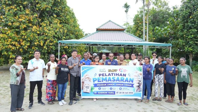 
 PT PLN IUP Maluku Papua bersama LKP Pesona Pariwisata Papua, Suksea menggelar pelatihan UMKM Petani Jamur Tiram di Distrik Sabron, Kabupatsn Jayapura. 