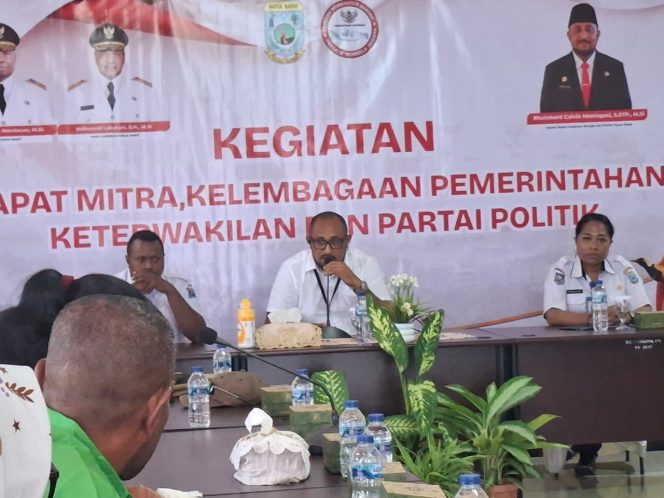 
 Rapat Bersama Pengurus Parpol, Rheinhard Tekankan Pendidikan Politik dan Transparansi LPJ