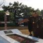 Kajati Papua Barat, I Putu Gede Astawa saat menabur bunga dalam ziarah TMP dalam rangka peringatan hari lahir Kejaksaan Republik Indonesia.