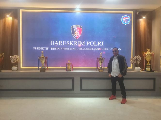
 Kuasa Hukum PT. ADK, Rustam, SH, CPCL saat berada di kantor Bareskrim Polri, Jakarta untuk memastikan pengaduan masyarakat yang diajukan terkait dengan penanganan perkara dugaan pemalsuan dokumen di Direktorat Kriminal Umum Polda Papua Barat