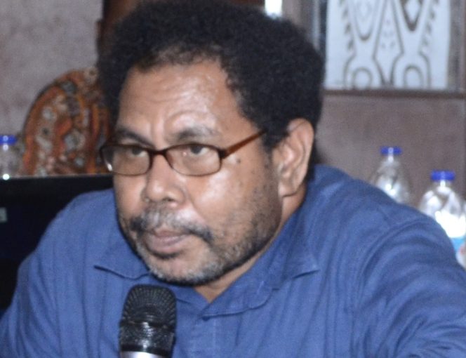 
 Abner Mansai, Sekretaris Eksekutif Forum Kerjasama Lembaga Swadaya Masyarakat (FOKER LSM) Papua. 
