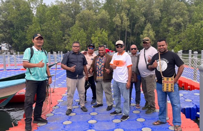 
 Foto bersama saat tiba di Babo