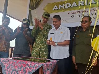 Bupati Anisto meresmikan rumah singgah dan beberapa ruang kelas baru di kampung Yakati