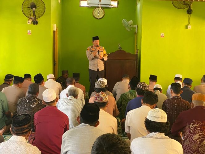 
 Kapolres Teluk Bintuni Ajak Warga Rawat Kerukunan dan Persaudaraan