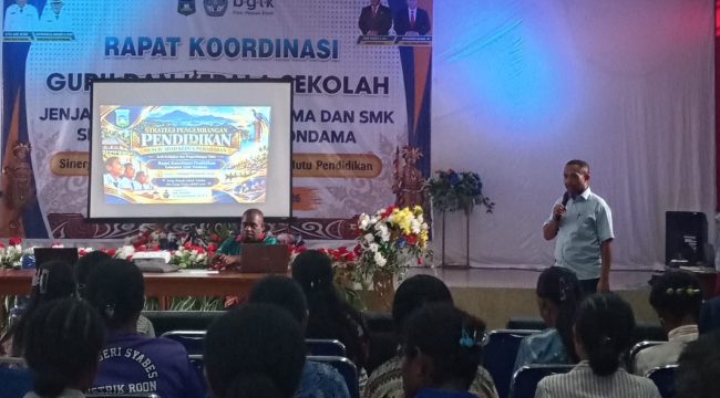 Dr. Elisa Kurube saat paparan di hadapan forum